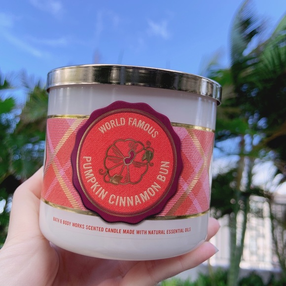 Bath & Body Works Pumpkin Cinnamon bun candle - Picture 2 of 10